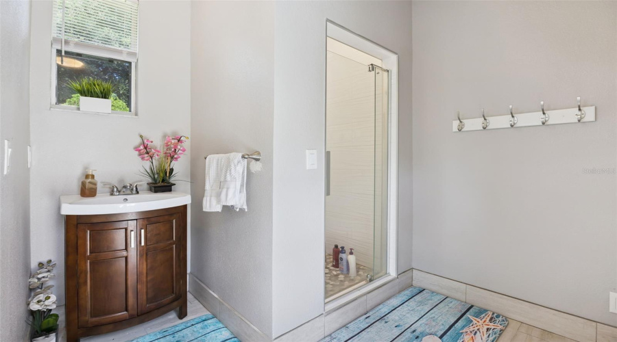 Oakland, Florida 34787, 6 Bedroom Bedrooms, ,4 Bathroombathrooms,Residential,For Sale,Johns Cove Ln,0,Mfro6419418