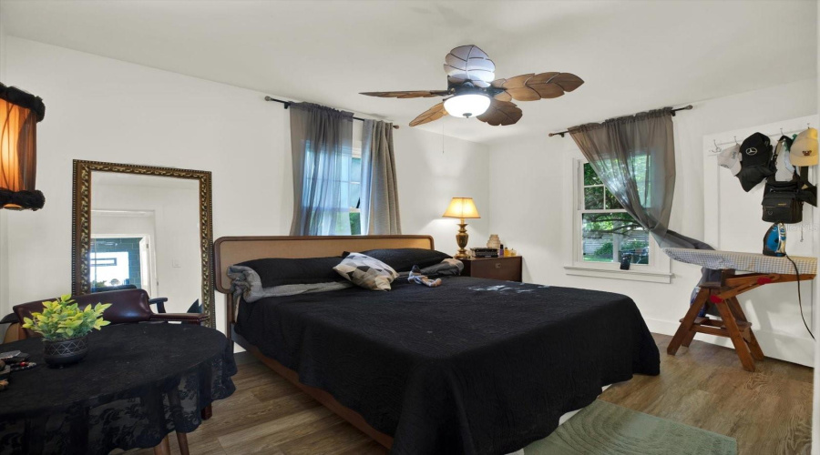 St Petersburg, Florida 33713, 3 Bedroom Bedrooms, ,1 Bathroombathrooms,Residential,For Sale,10Th,0,Mfrtb8542440