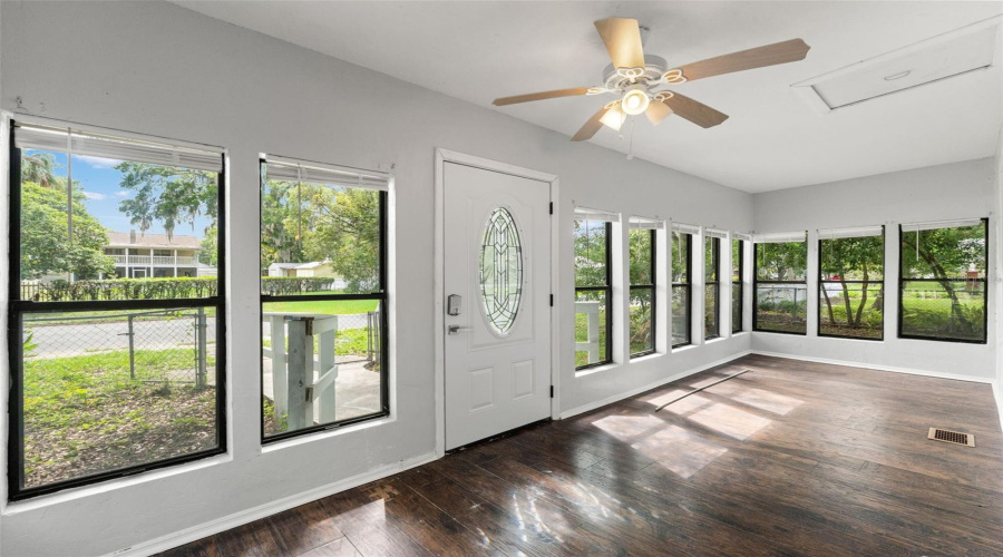 Zephyrhills, Florida 33542, 1 Bedroom Bedrooms, ,1 Bathroombathrooms,Residential,For Sale,11Th,0,Mfrw7886214
