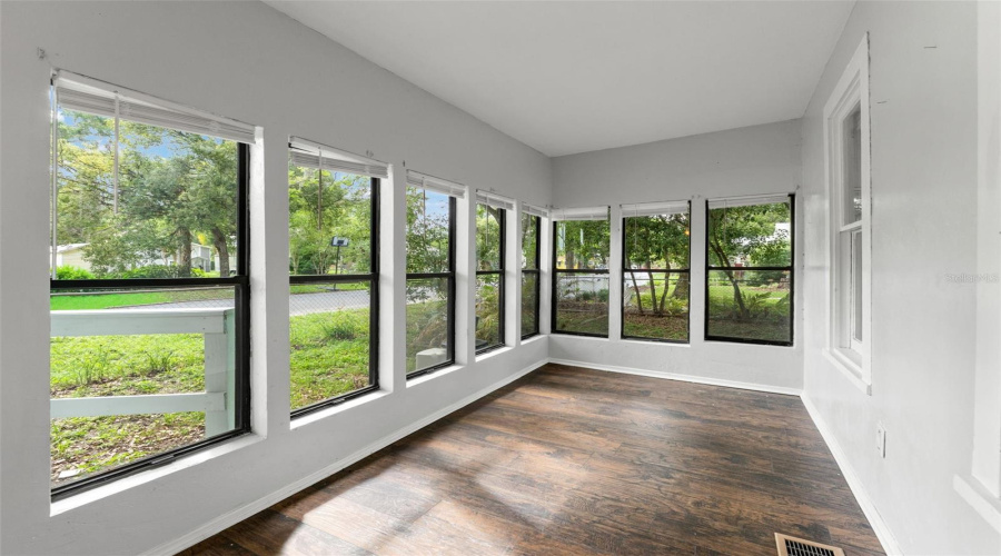 Zephyrhills, Florida 33542, 1 Bedroom Bedrooms, ,1 Bathroombathrooms,Residential,For Sale,11Th,0,Mfrw7886214