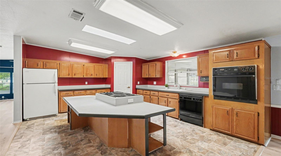 Brooksville, Florida 34613, 2 Bedroom Bedrooms, ,2 Bathroombathrooms,Residential,For Sale,Admiral,0,Mfrtb8516437