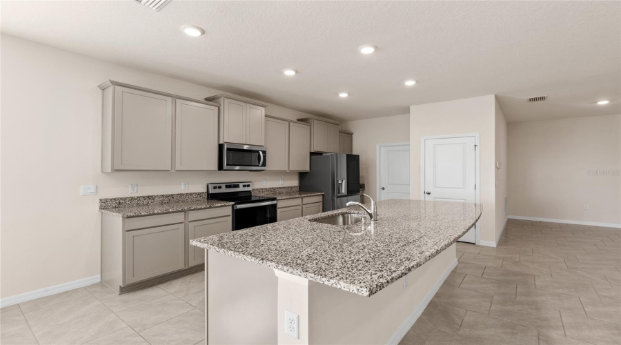 Plant City, Florida 33565, 3 Bedroom Bedrooms, ,2 Bathroombathrooms,Residential,For Sale,Crescent Peak,0,Mfrtb8539099