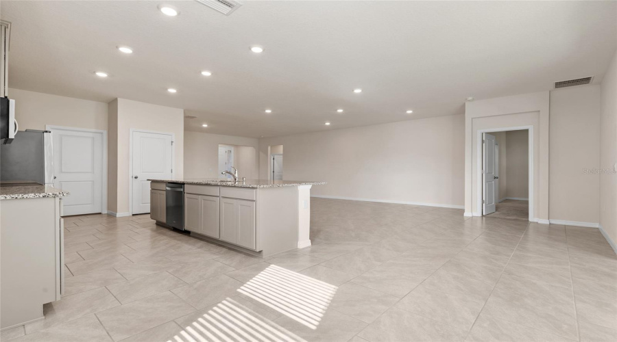 Plant City, Florida 33565, 3 Bedroom Bedrooms, ,2 Bathroombathrooms,Residential,For Sale,Crescent Peak,0,Mfrtb8539099