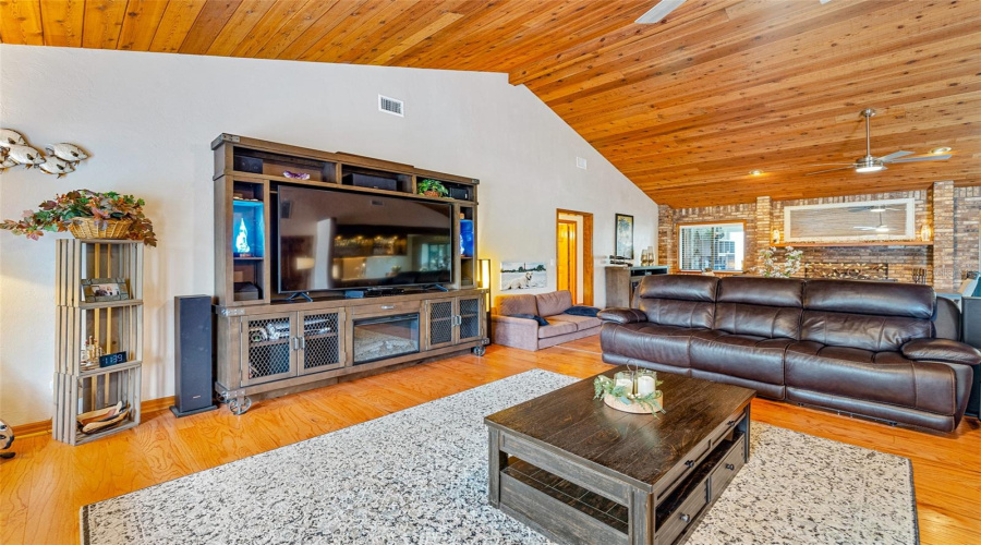 Daytona Beach, Florida 32114, 4 Bedroom Bedrooms, ,3 Bathroombathrooms,Residential,For Sale,Point O Woods,0,Mfrv4950885