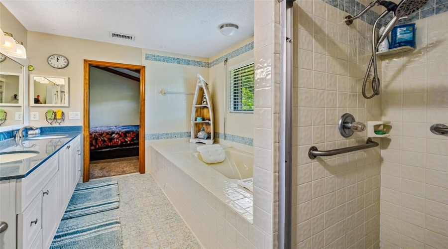 Daytona Beach, Florida 32114, 4 Bedroom Bedrooms, ,3 Bathroombathrooms,Residential,For Sale,Point O Woods,0,Mfrv4950885