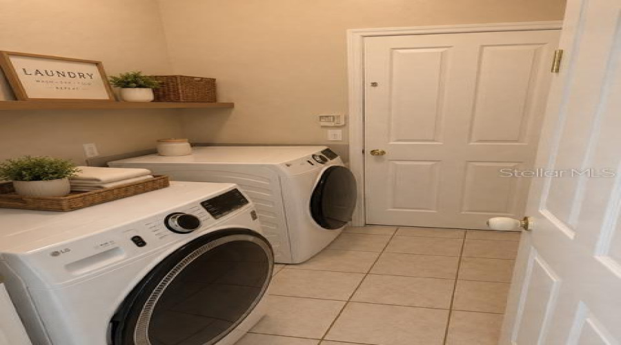 Bradenton, Florida 34202, 4 Bedroom Bedrooms, ,3 Bathroombathrooms,Residential,For Sale,Hollyhock,0,Mfrtb8538631