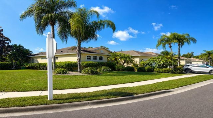 Bradenton, Florida 34202, 4 Bedroom Bedrooms, ,3 Bathroombathrooms,Residential,For Sale,Hollyhock,0,Mfrtb8538631
