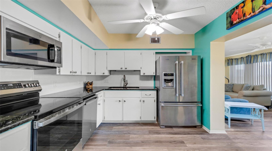 Clearwater, Florida 33763, 2 Bedroom Bedrooms, ,2 Bathroombathrooms,Residential,For Sale,Ecuadorian,0,Mfrtb8538368