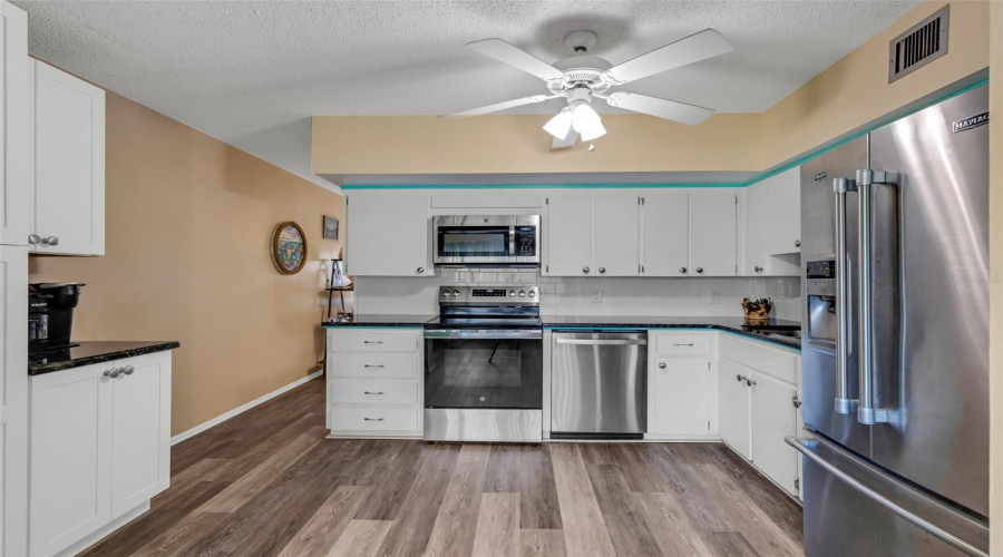 Clearwater, Florida 33763, 2 Bedroom Bedrooms, ,2 Bathroombathrooms,Residential,For Sale,Ecuadorian,0,Mfrtb8538368