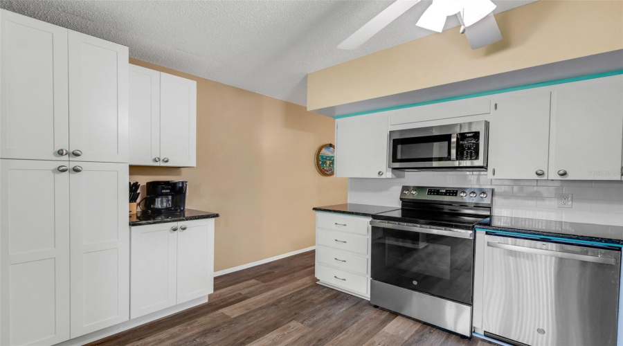 Clearwater, Florida 33763, 2 Bedroom Bedrooms, ,2 Bathroombathrooms,Residential,For Sale,Ecuadorian,0,Mfrtb8538368