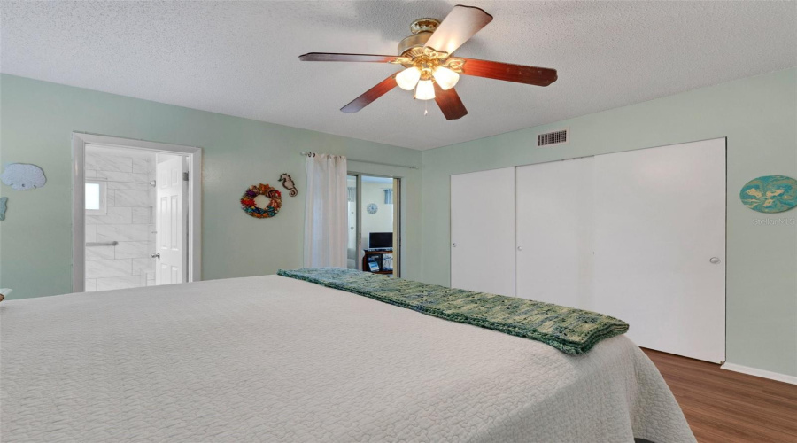 Clearwater, Florida 33763, 2 Bedroom Bedrooms, ,2 Bathroombathrooms,Residential,For Sale,Ecuadorian,0,Mfrtb8538368