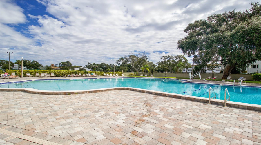 Clearwater, Florida 33763, 2 Bedroom Bedrooms, ,2 Bathroombathrooms,Residential,For Sale,Ecuadorian,0,Mfrtb8538368