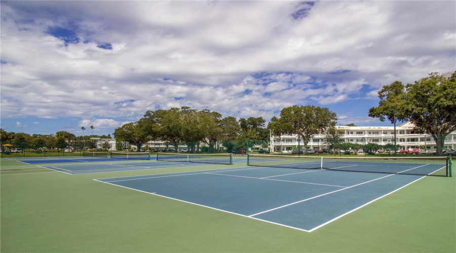 Clearwater, Florida 33763, 2 Bedroom Bedrooms, ,2 Bathroombathrooms,Residential,For Sale,Ecuadorian,0,Mfrtb8538368