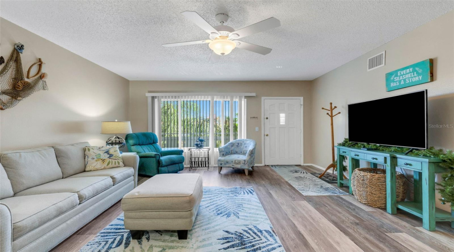 Clearwater, Florida 33763, 2 Bedroom Bedrooms, ,2 Bathroombathrooms,Residential,For Sale,Ecuadorian,0,Mfrtb8538368