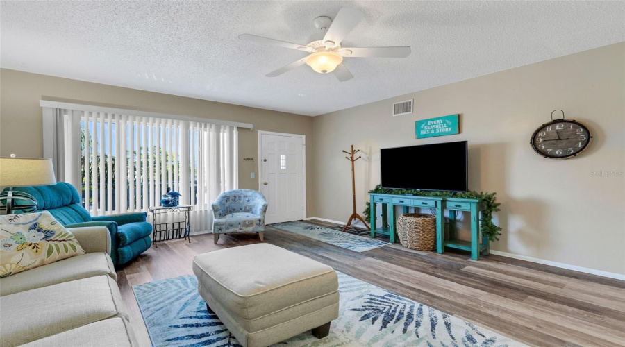 Clearwater, Florida 33763, 2 Bedroom Bedrooms, ,2 Bathroombathrooms,Residential,For Sale,Ecuadorian,0,Mfrtb8538368