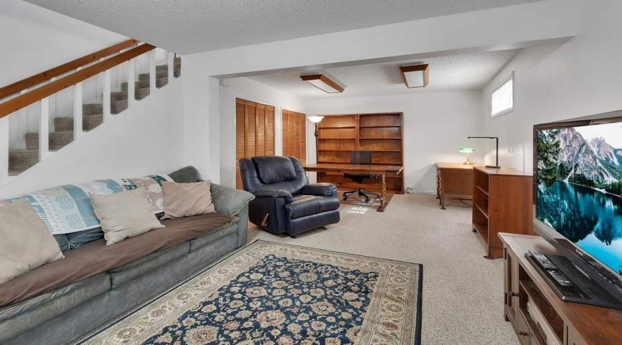Deland, Florida 32720, 4 Bedroom Bedrooms, ,2 Bathroombathrooms,Residential,For Sale,Taylor,0,Mfrv4950310