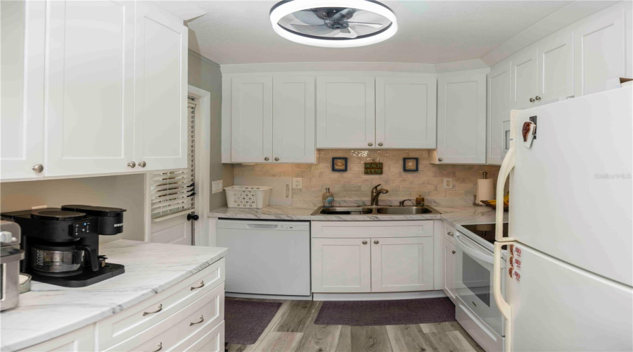 Bradenton, Florida 34207, 2 Bedroom Bedrooms, ,2 Bathroombathrooms,Residential,For Sale,Coral,0,Mfra4692630