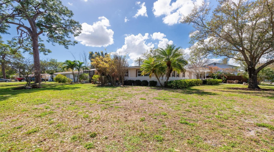 St Petersburg, Florida 33702, 3 Bedroom Bedrooms, ,1 Bathroombathrooms,Residential,For Sale,74Th,0,Mfrtb8483495