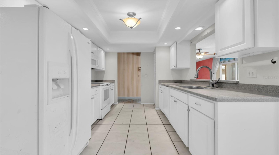 Bradenton, Florida 34209, 2 Bedroom Bedrooms, ,2 Bathroombathrooms,Residential,For Sale,W 8Th Ave,0,Mfrtb8540158