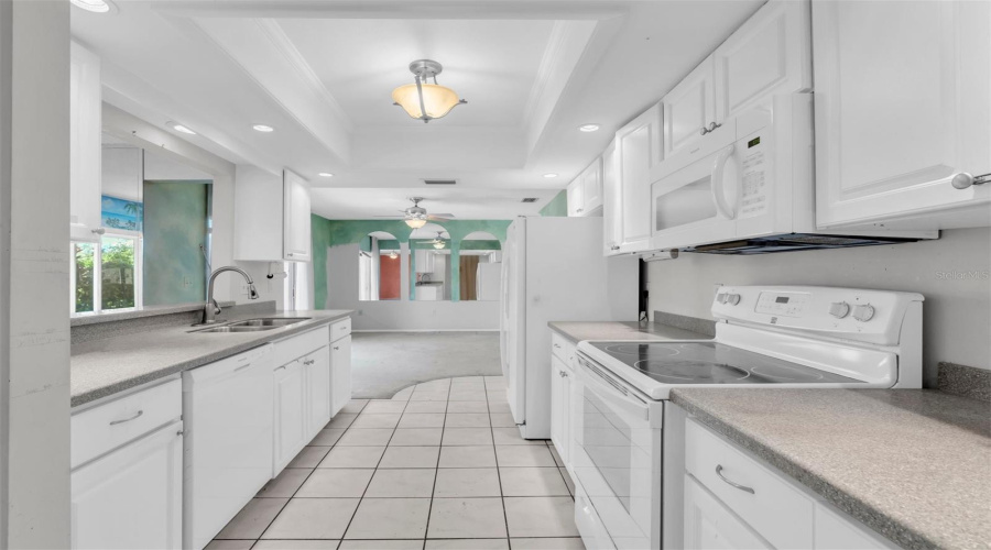 Bradenton, Florida 34209, 2 Bedroom Bedrooms, ,2 Bathroombathrooms,Residential,For Sale,W 8Th Ave,0,Mfrtb8540158