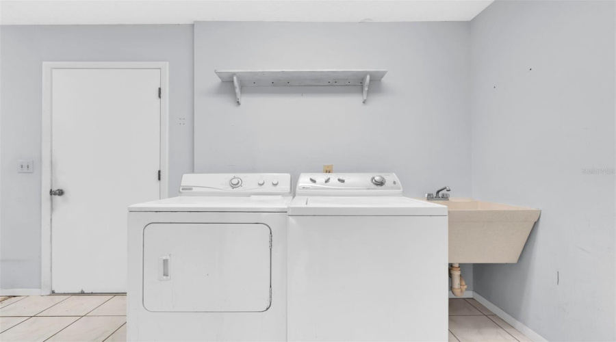 Bradenton, Florida 34209, 2 Bedroom Bedrooms, ,2 Bathroombathrooms,Residential,For Sale,W 8Th Ave,0,Mfrtb8540158