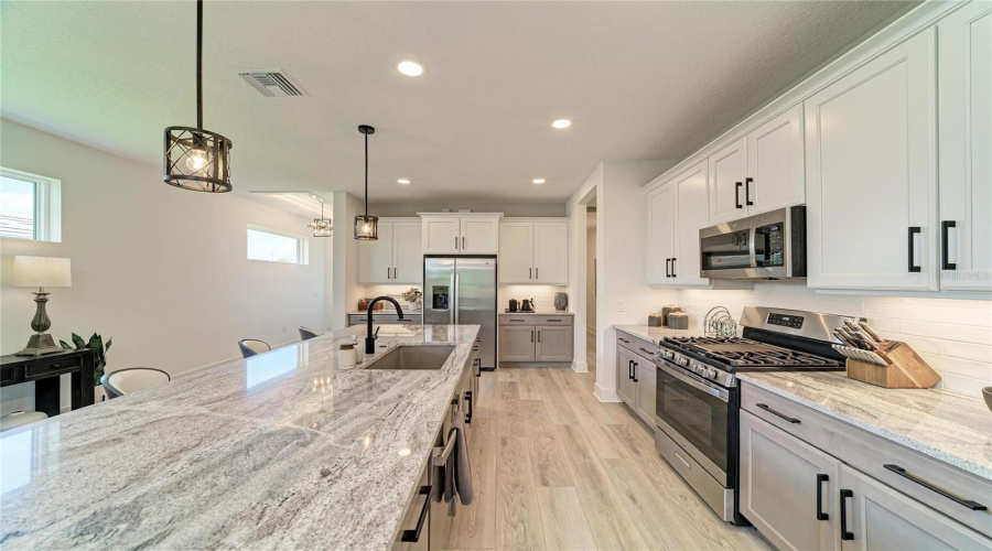 Sarasota, Florida 34240, 4 Bedroom Bedrooms, ,2 Bathroombathrooms,Residential,For Sale,Waterline,0,Mfra4696353