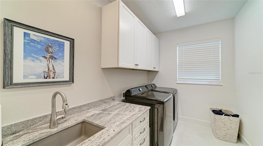 Sarasota, Florida 34240, 4 Bedroom Bedrooms, ,2 Bathroombathrooms,Residential,For Sale,Waterline,0,Mfra4696353