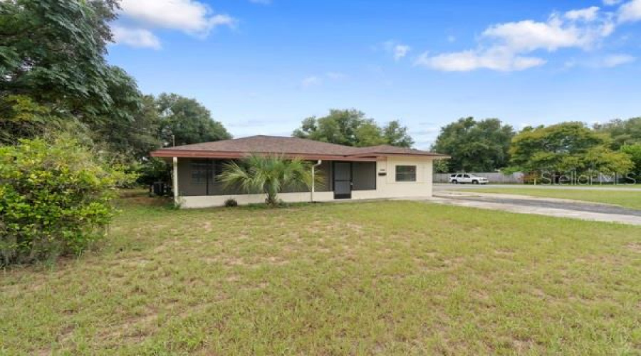 Tavares, Florida 32778, 4 Bedroom Bedrooms, ,2 Bathroombathrooms,Residential,For Sale,Alfred,0,Mfro6227506