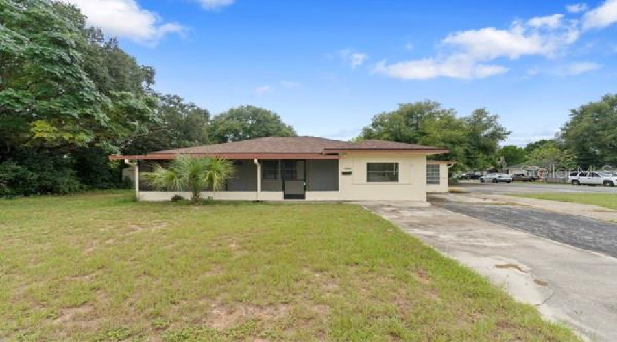 Tavares, Florida 32778, 4 Bedroom Bedrooms, ,2 Bathroombathrooms,Residential,For Sale,Alfred,0,Mfro6227506