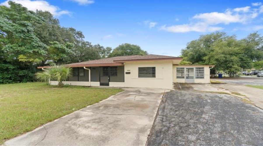Tavares, Florida 32778, 4 Bedroom Bedrooms, ,2 Bathroombathrooms,Residential,For Sale,Alfred,0,Mfro6227506