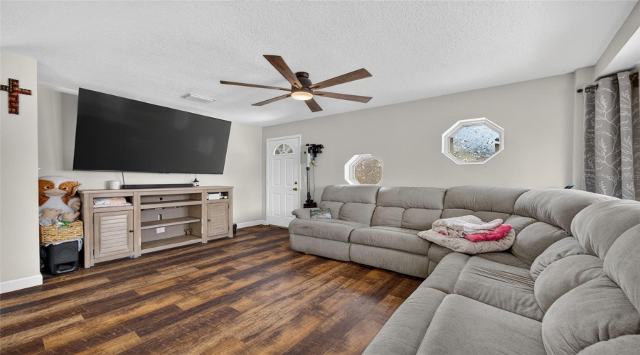 Umatilla, Florida 32784, 3 Bedroom Bedrooms, ,1 Bathroombathrooms,Residential,For Sale,Wisteria,0,Mfrg5116961