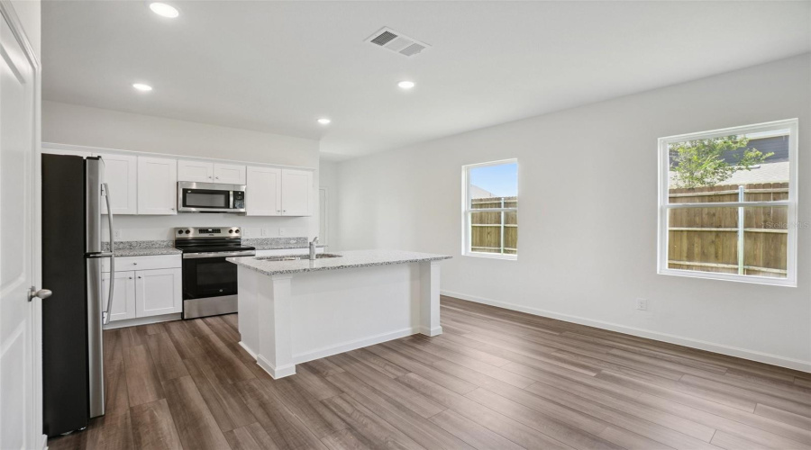 Deland, Florida 32720, 3 Bedroom Bedrooms, ,2 Bathroombathrooms,Residential,For Sale,Trimble,0,Mfrtb8542201