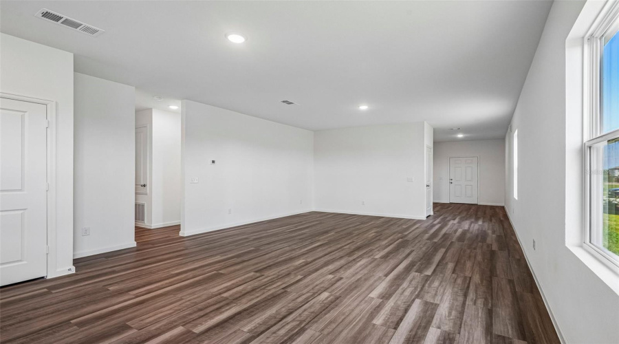 Deland, Florida 32720, 3 Bedroom Bedrooms, ,2 Bathroombathrooms,Residential,For Sale,Trimble,0,Mfrtb8542201