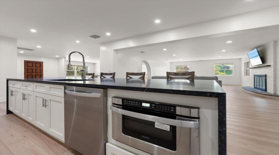 Largo, Florida 33774, 4 Bedroom Bedrooms, ,3 Bathroombathrooms,Residential,For Sale,108Th,0,Mfrtb8542190
