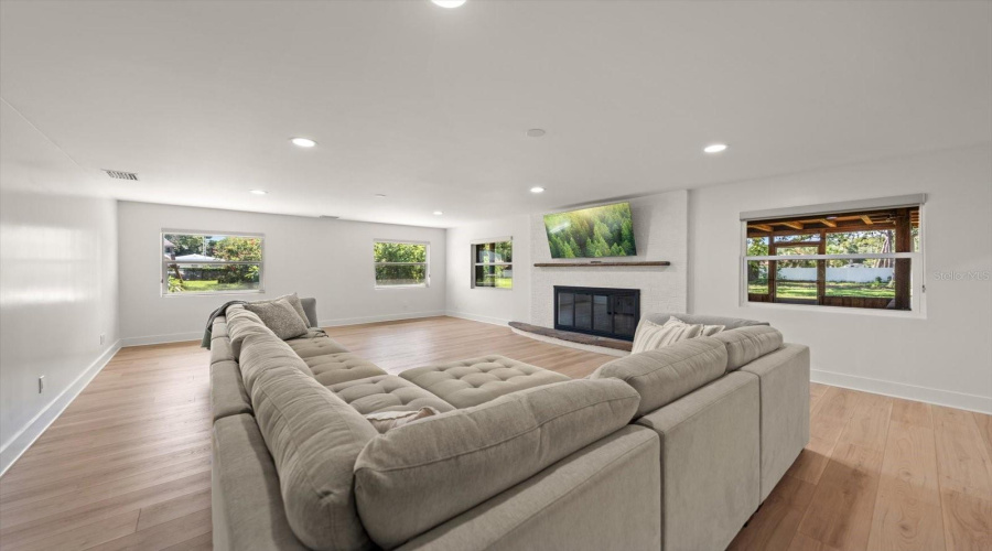 Largo, Florida 33774, 4 Bedroom Bedrooms, ,3 Bathroombathrooms,Residential,For Sale,108Th,0,Mfrtb8542190