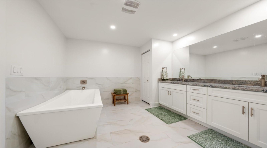 Largo, Florida 33774, 4 Bedroom Bedrooms, ,3 Bathroombathrooms,Residential,For Sale,108Th,0,Mfrtb8542190