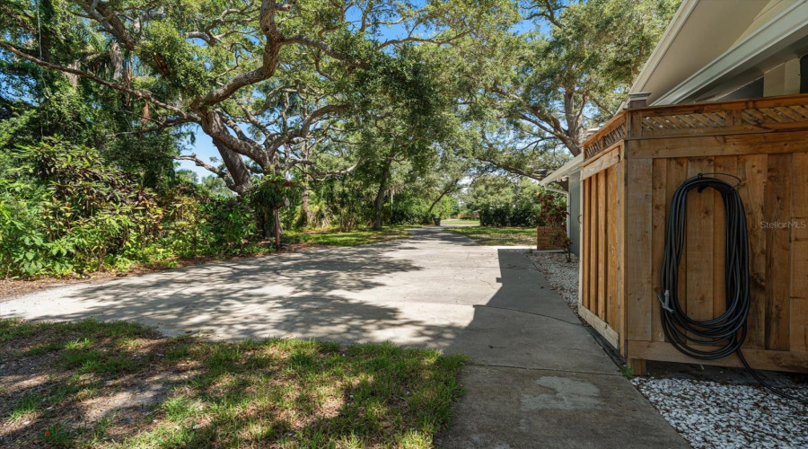 Largo, Florida 33774, 4 Bedroom Bedrooms, ,3 Bathroombathrooms,Residential,For Sale,108Th,0,Mfrtb8542190