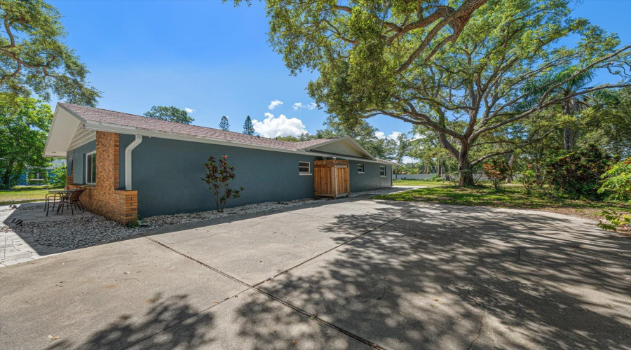 Largo, Florida 33774, 4 Bedroom Bedrooms, ,3 Bathroombathrooms,Residential,For Sale,108Th,0,Mfrtb8542190