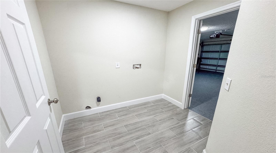 Oviedo, Florida 32765, 4 Bedroom Bedrooms, ,2 Bathroombathrooms,Residential,For Sale,Bentley,0,Mfro6340046
