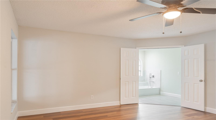 Oviedo, Florida 32765, 4 Bedroom Bedrooms, ,2 Bathroombathrooms,Residential,For Sale,Bentley,0,Mfro6340046
