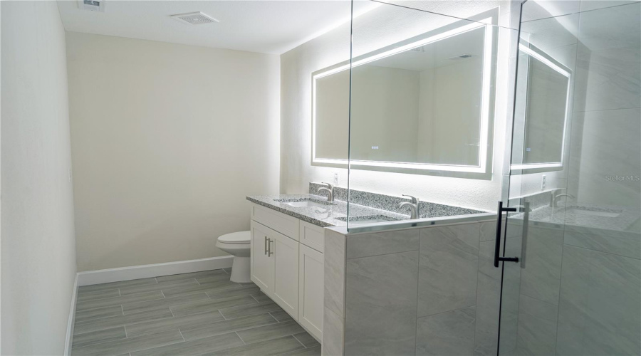 Oviedo, Florida 32765, 4 Bedroom Bedrooms, ,2 Bathroombathrooms,Residential,For Sale,Bentley,0,Mfro6340046