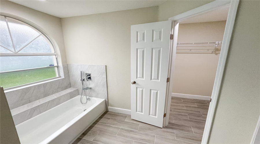 Oviedo, Florida 32765, 4 Bedroom Bedrooms, ,2 Bathroombathrooms,Residential,For Sale,Bentley,0,Mfro6340046