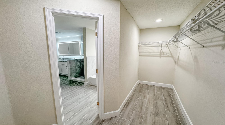 Oviedo, Florida 32765, 4 Bedroom Bedrooms, ,2 Bathroombathrooms,Residential,For Sale,Bentley,0,Mfro6340046