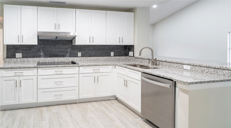 Oviedo, Florida 32765, 4 Bedroom Bedrooms, ,2 Bathroombathrooms,Residential,For Sale,Bentley,0,Mfro6340046