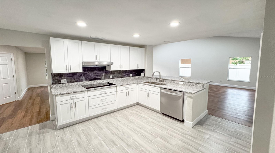 Oviedo, Florida 32765, 4 Bedroom Bedrooms, ,2 Bathroombathrooms,Residential,For Sale,Bentley,0,Mfro6340046