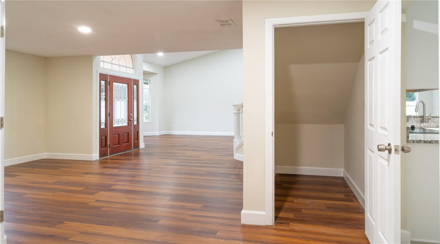 Oviedo, Florida 32765, 4 Bedroom Bedrooms, ,2 Bathroombathrooms,Residential,For Sale,Bentley,0,Mfro6340046