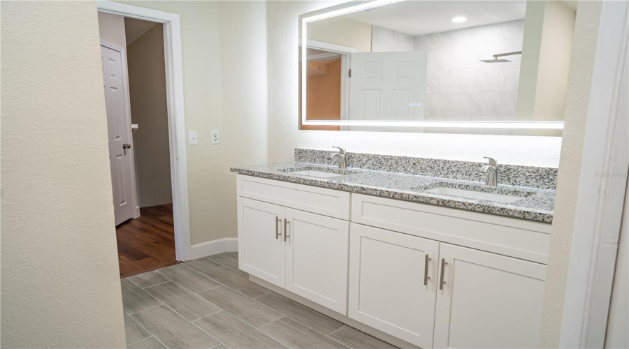 Oviedo, Florida 32765, 4 Bedroom Bedrooms, ,2 Bathroombathrooms,Residential,For Sale,Bentley,0,Mfro6340046