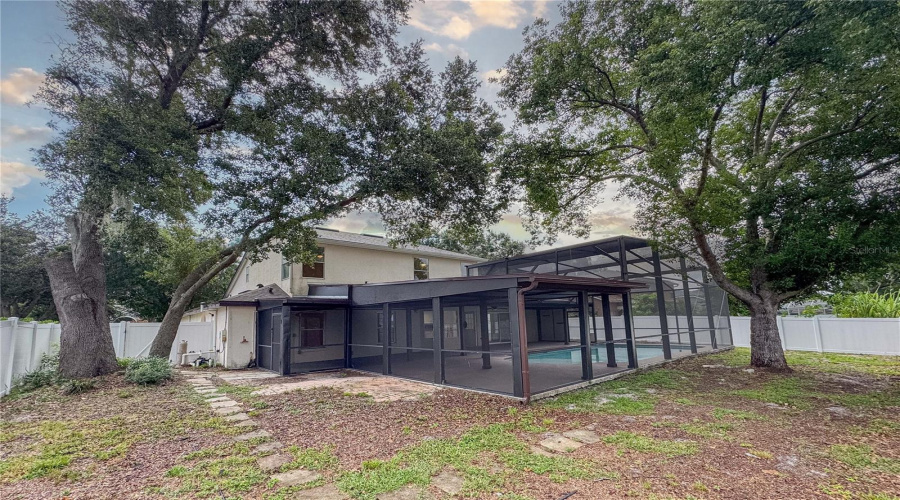 Oviedo, Florida 32765, 4 Bedroom Bedrooms, ,2 Bathroombathrooms,Residential,For Sale,Bentley,0,Mfro6340046