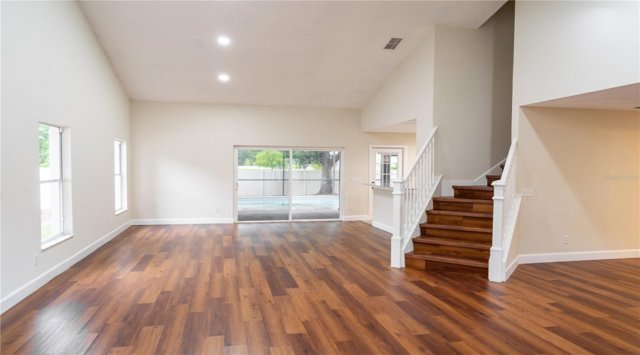Oviedo, Florida 32765, 4 Bedroom Bedrooms, ,2 Bathroombathrooms,Residential,For Sale,Bentley,0,Mfro6340046