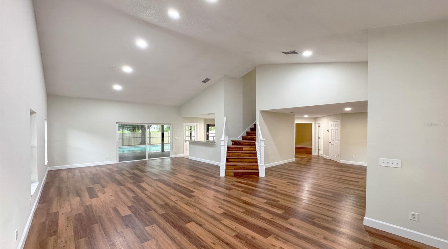 Oviedo, Florida 32765, 4 Bedroom Bedrooms, ,2 Bathroombathrooms,Residential,For Sale,Bentley,0,Mfro6340046